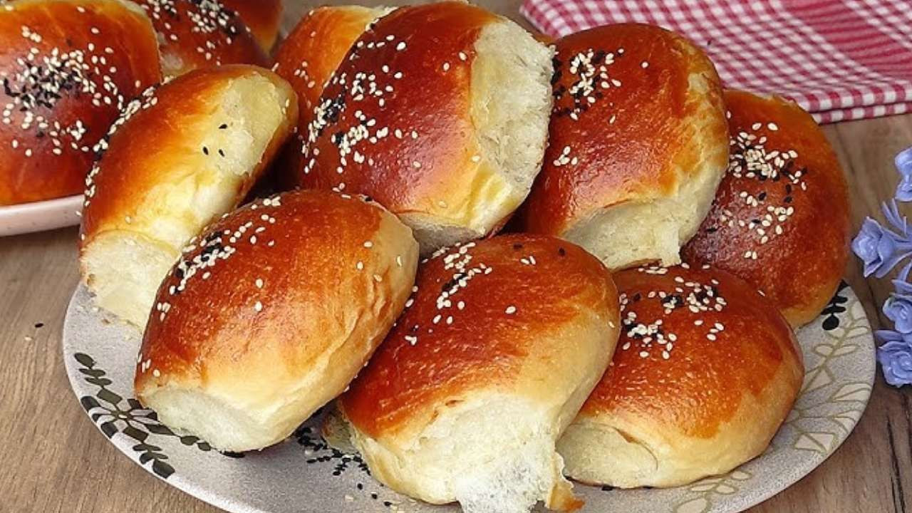 Hamura 1 kaşık eklemek yetiyor; Dereotlu poğaçanın kıyır kıyır olmasını sağlıyor - Sayfa 11