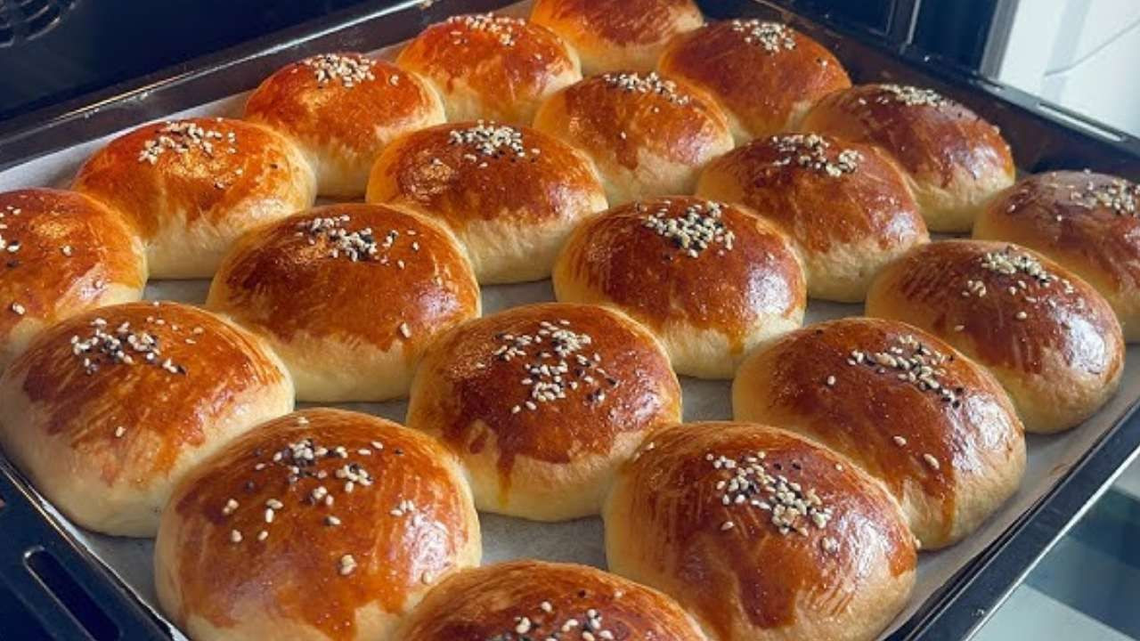 Hamura 1 kaşık eklemek yetiyor; Dereotlu poğaçanın kıyır kıyır olmasını sağlıyor - Sayfa 10