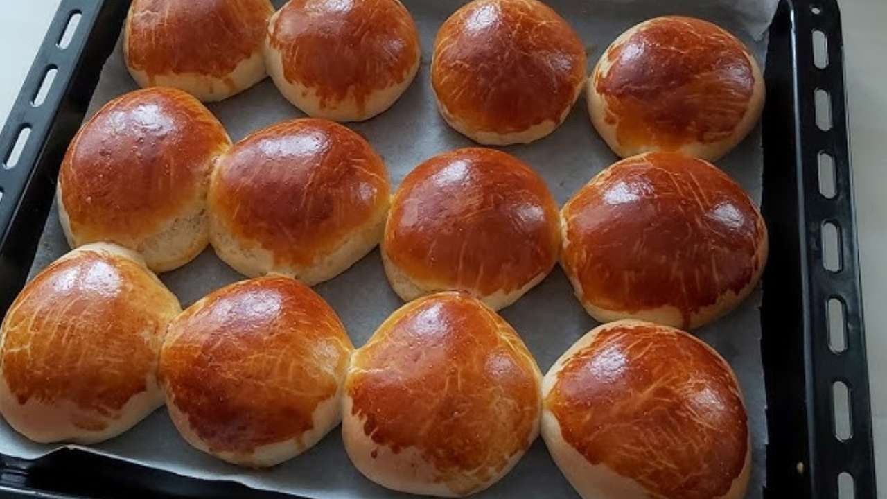 Hamura 1 kaşık eklemek yetiyor; Dereotlu poğaçanın kıyır kıyır olmasını sağlıyor - Sayfa 9