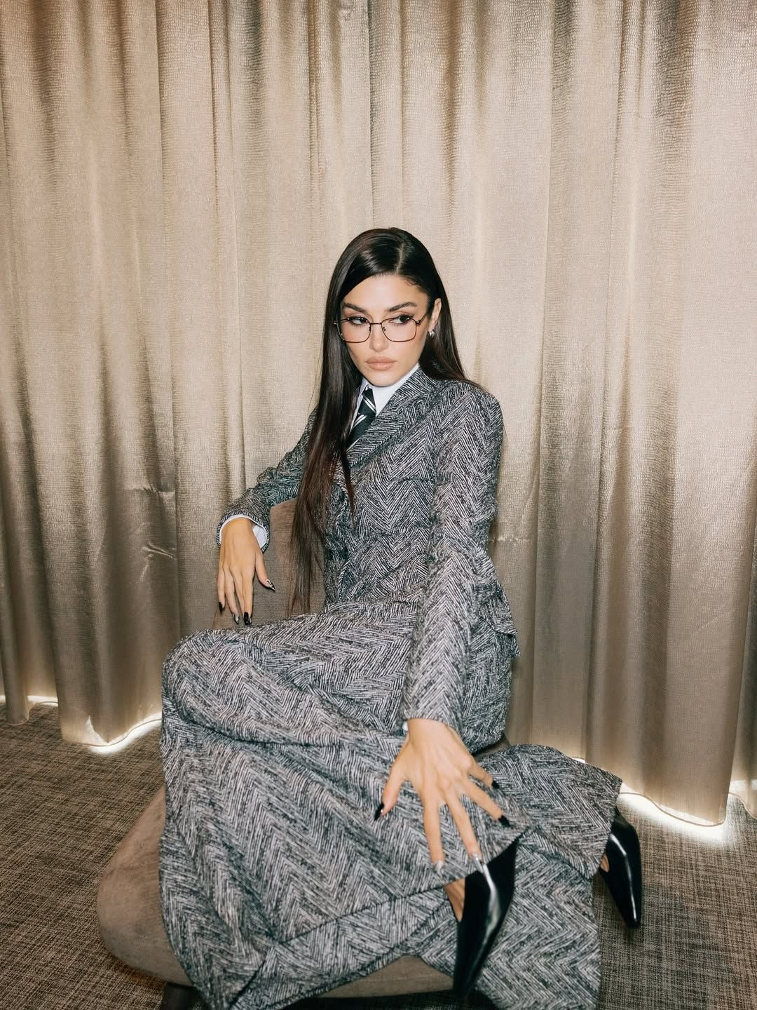 Hande Erçel, maskülen tarzıyla Milano Moda Haftası’na damga vurdu! - Sayfa 8