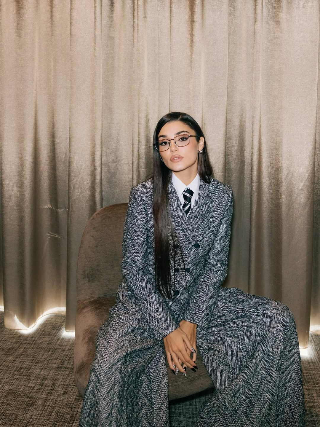 Hande Erçel, maskülen tarzıyla Milano Moda Haftası’na damga vurdu! - Sayfa 4