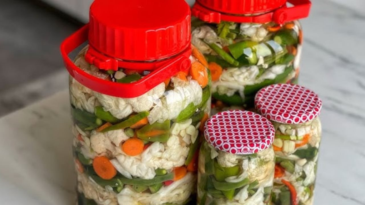 41 yıllık turşucu doğru oranı açıkladı... Yumuşamayan ve asla erimeyen sert turşu için 3-4 adet ekleyin - Sayfa 17