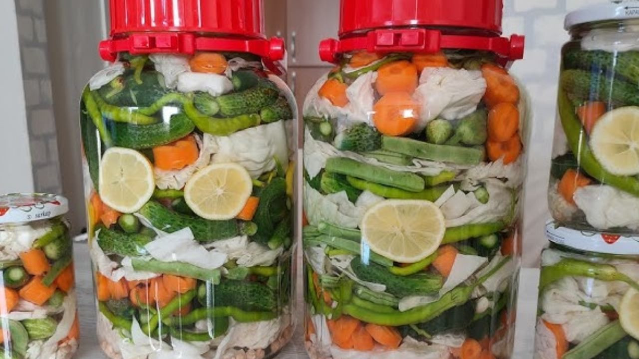 41 yıllık turşucu doğru oranı açıkladı... Yumuşamayan ve asla erimeyen sert turşu için 3-4 adet ekleyin - Sayfa 16