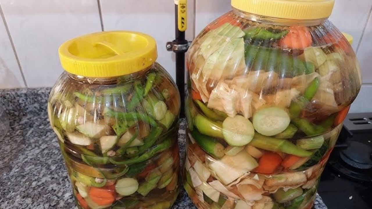 41 yıllık turşucu doğru oranı açıkladı... Yumuşamayan ve asla erimeyen sert turşu için 3-4 adet ekleyin - Sayfa 21