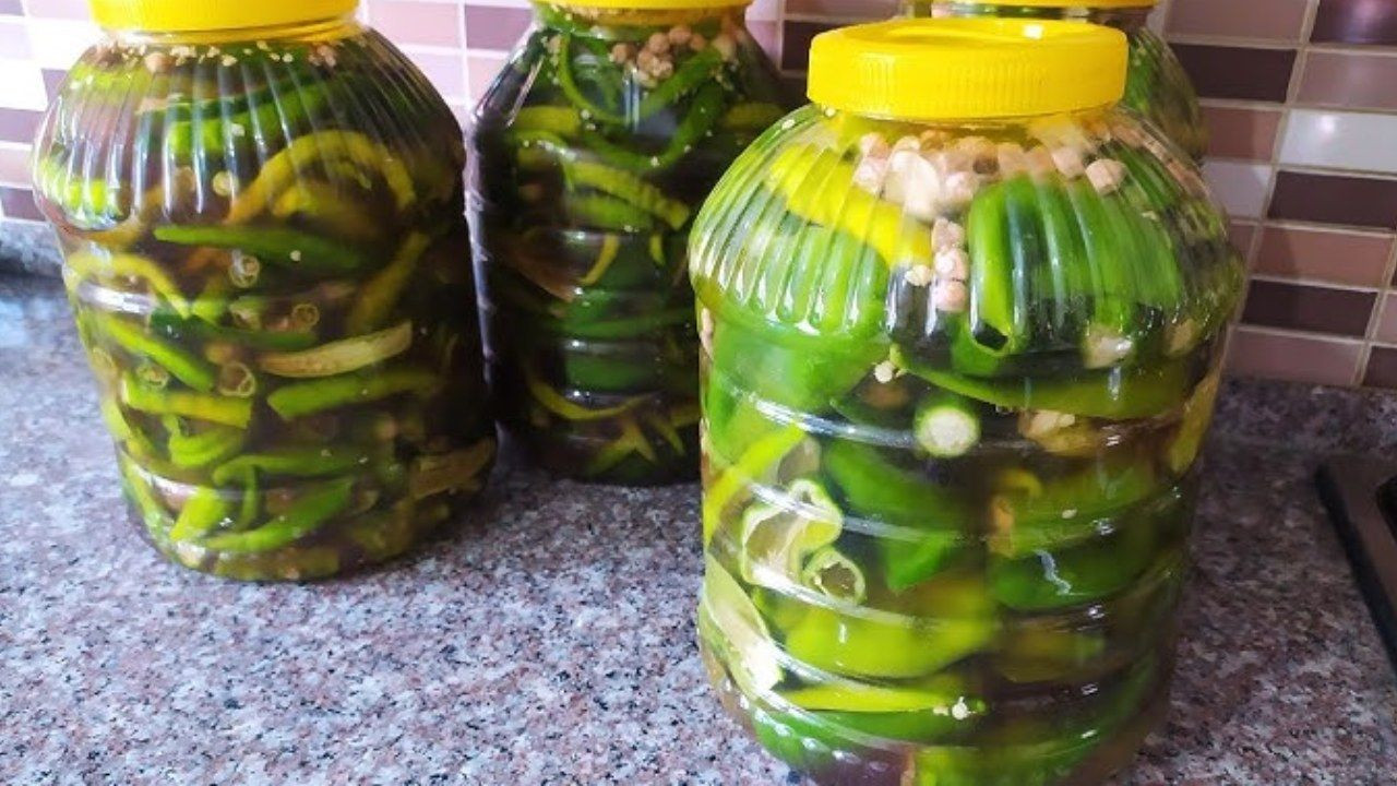 41 yıllık turşucu doğru oranı açıkladı... Yumuşamayan ve asla erimeyen sert turşu için 3-4 adet ekleyin - Sayfa 26