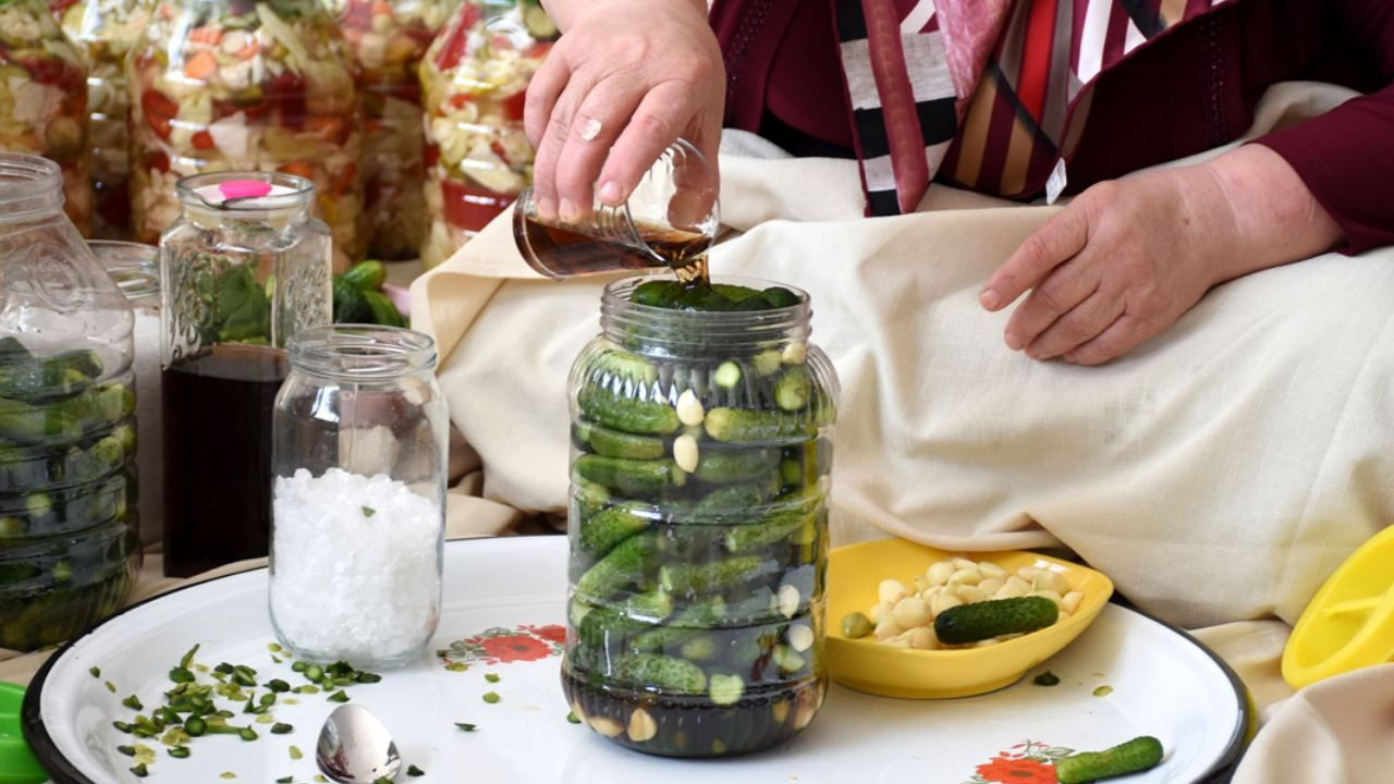 41 yıllık turşucu doğru oranı açıkladı... Yumuşamayan ve asla erimeyen sert turşu için 3-4 adet ekleyin - Sayfa 1