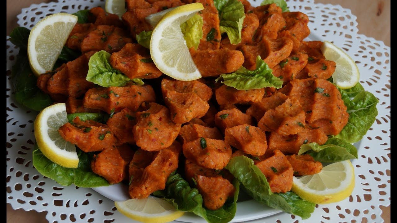 Hatay usulü mercimek köftesinin püf noktası; 1 çay kaşığı ekleyince tam kıvamında ve ölçülü oluyor. - Sayfa 3