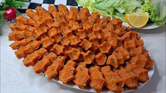 Hatay usulü mercimek köftesinin püf noktası; 1 çay kaşığı ekleyince tam kıvamında ve ölçülü oluyor. - Sayfa 4