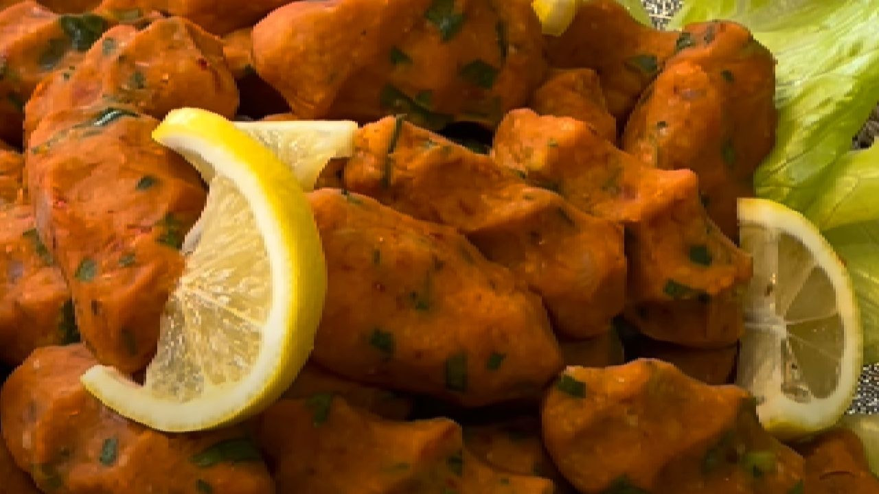 Hatay usulü mercimek köftesinin püf noktası; 1 çay kaşığı ekleyince tam kıvamında ve ölçülü oluyor. - Sayfa 10