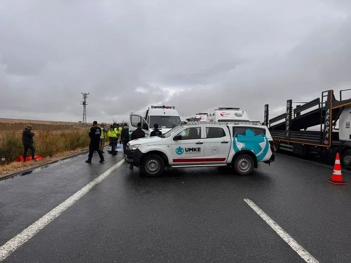 Aksaray’da otoyolda feci kaza: Jandarma minibüsüne çarpan araç faciaya yol açtı! 2 asker şehit, 1 sivil hayatını kaybetti - Sayfa 2