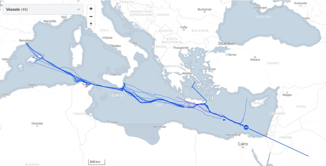 Can yelekleri giyildi, “yüksek alarm” ilan edildi! Sumud Filosu yüksek riskli bölgeye girdi: İsrail donanması taciz ediyor, saldırı an meselesi - Sayfa 4