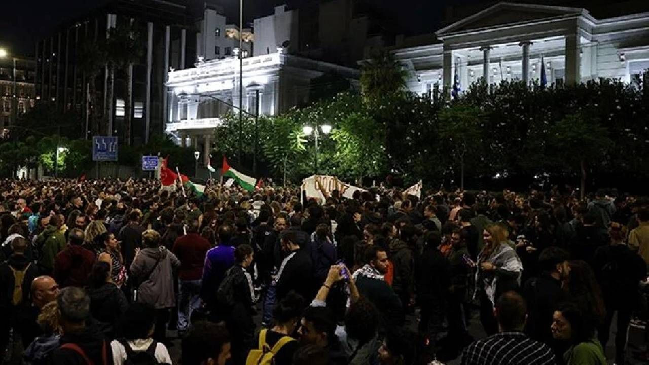 Berlin’den Bogota’ya... Dünya Sumud Filosu’na destek verdi: İsrail protesto edildi - Sayfa 6