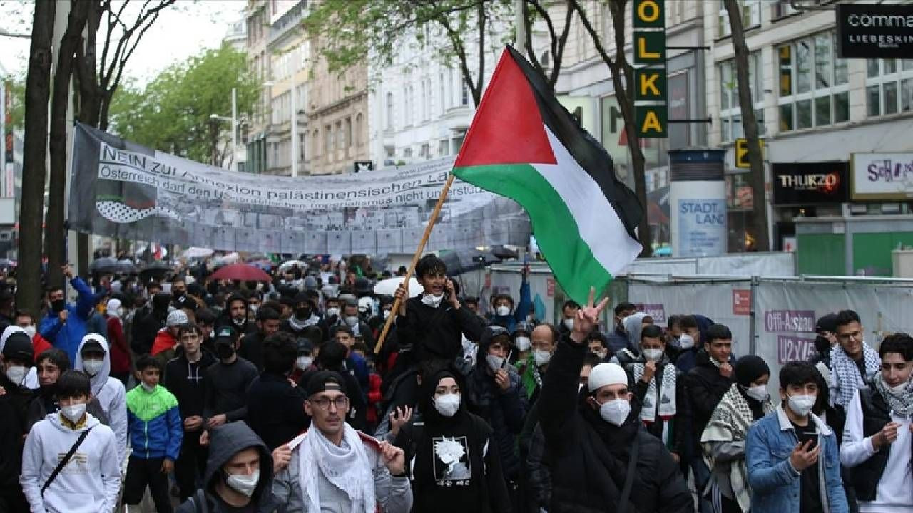 Berlin’den Bogota’ya... Dünya Sumud Filosu’na destek verdi: İsrail protesto edildi - Sayfa 9