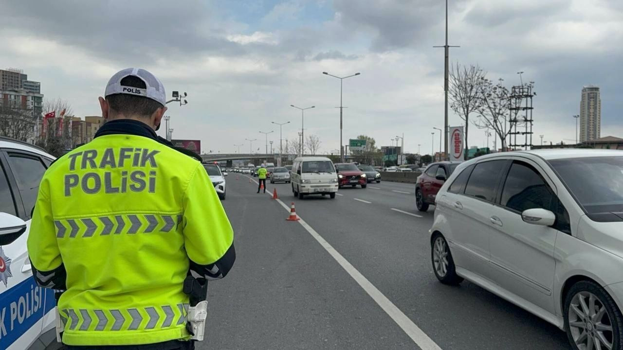 Yeni yaptırımlar geliyor! Kırmızı ışıktan yol kesmeye trafik cezaları sil baştan! İşte madde madde yeni trafik cezaları - Sayfa 4