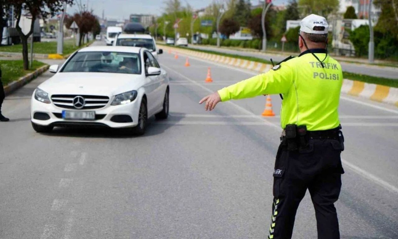 Yeni yaptırımlar geliyor! Kırmızı ışıktan yol kesmeye trafik cezaları sil baştan! İşte madde madde yeni trafik cezaları - Sayfa 5