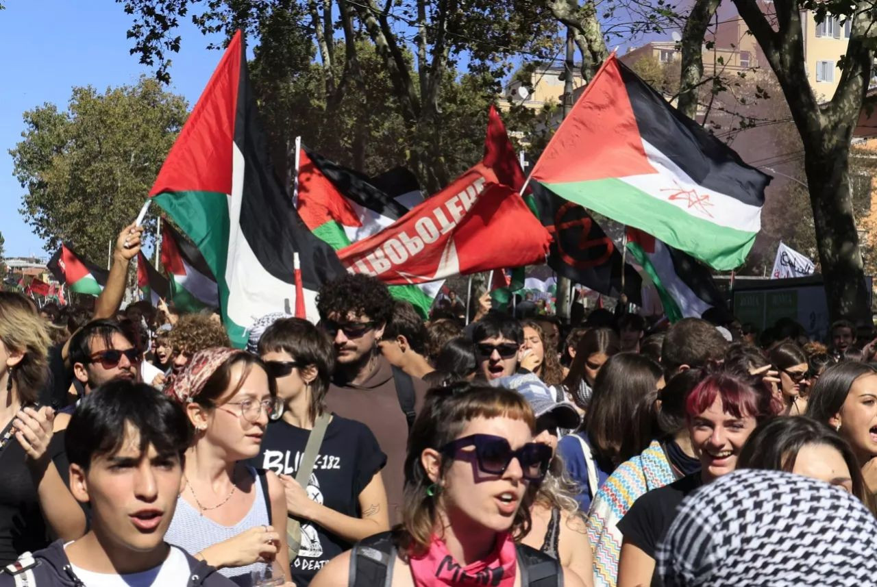 Avrupa katil İsrail'e karşı ses! Sumud Filosu’na destek gösterileri devam ediyor - Sayfa 8