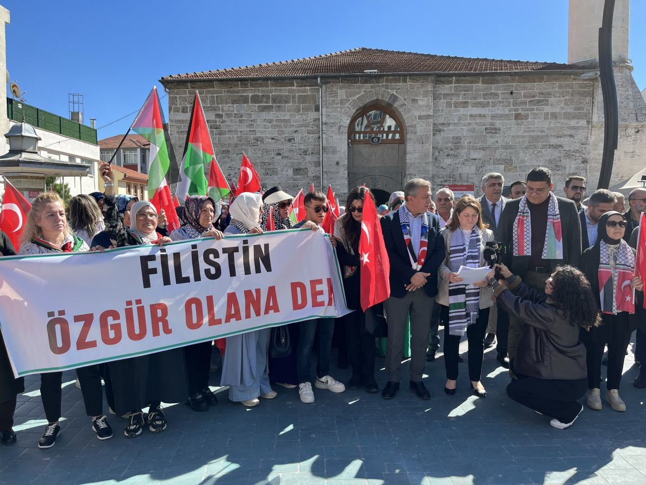 Binlerce kadın, Gazze’nin çığlığına ses oldu! Üsküdar’dan Harem’e uzanan “sessiz zincir” - Sayfa 3
