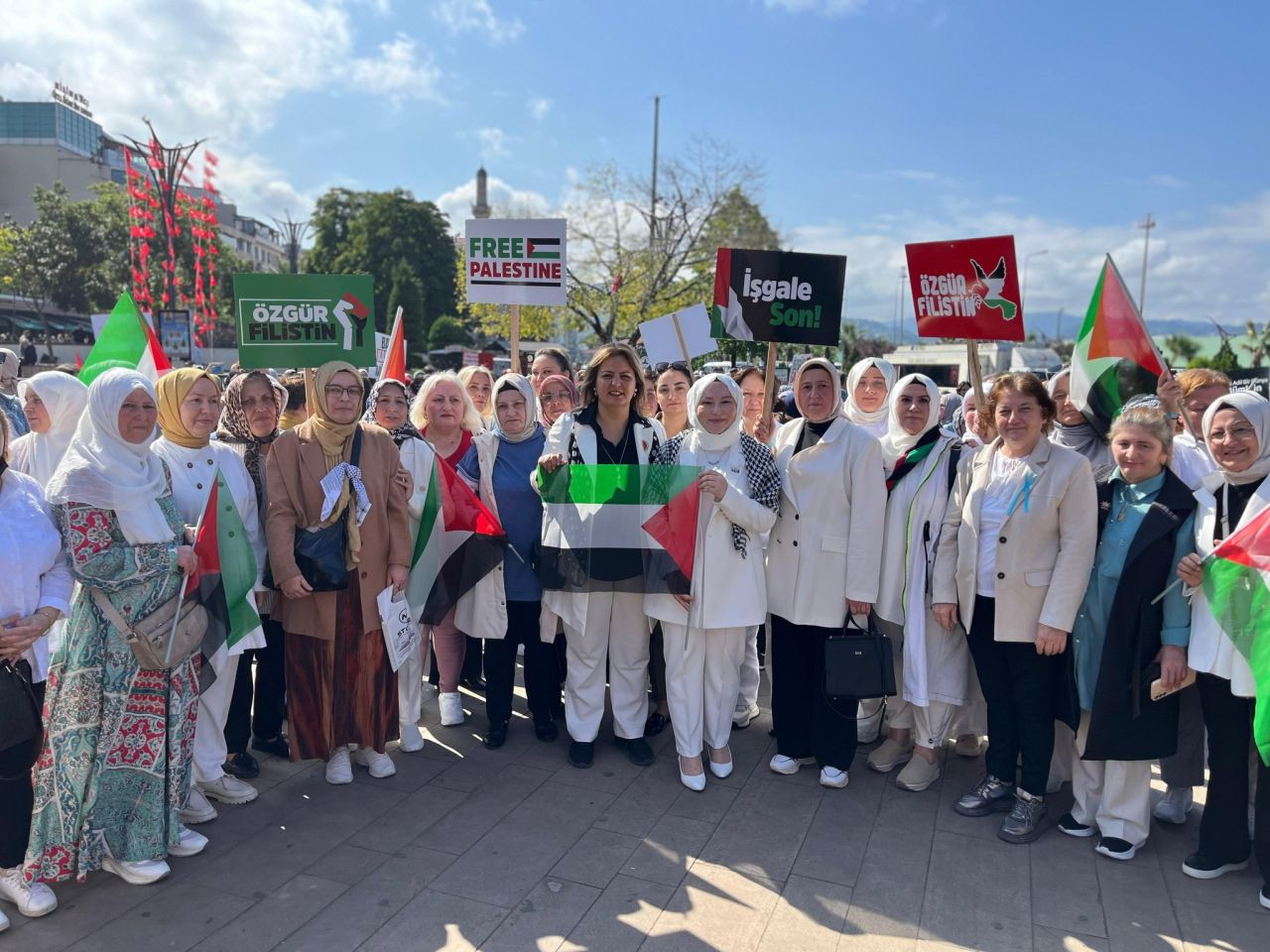 Binlerce kadın, Gazze’nin çığlığına ses oldu! Üsküdar’dan Harem’e uzanan “sessiz zincir” - Sayfa 4