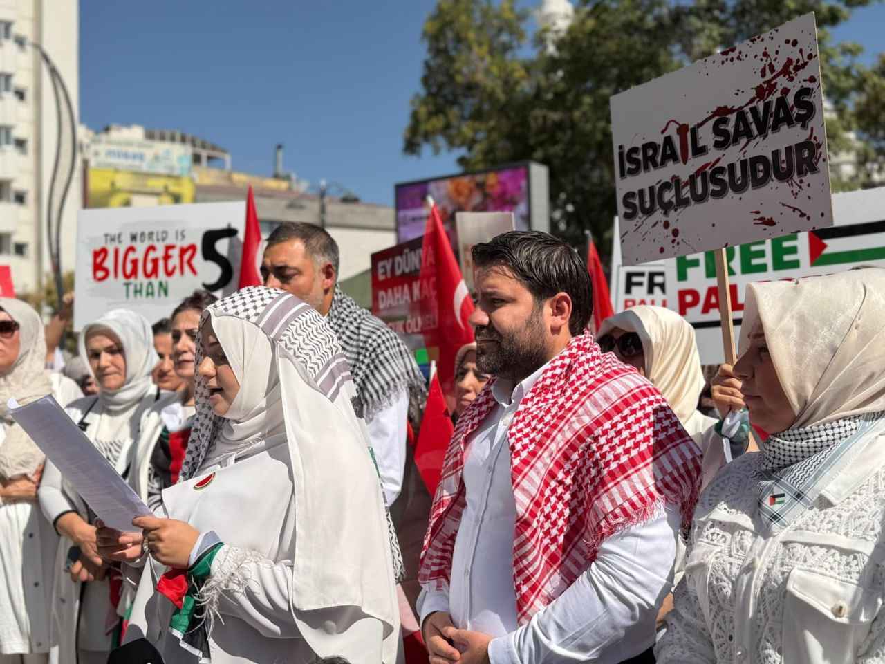 Binlerce kadın, Gazze’nin çığlığına ses oldu! Üsküdar’dan Harem’e uzanan “sessiz zincir” - Sayfa 6