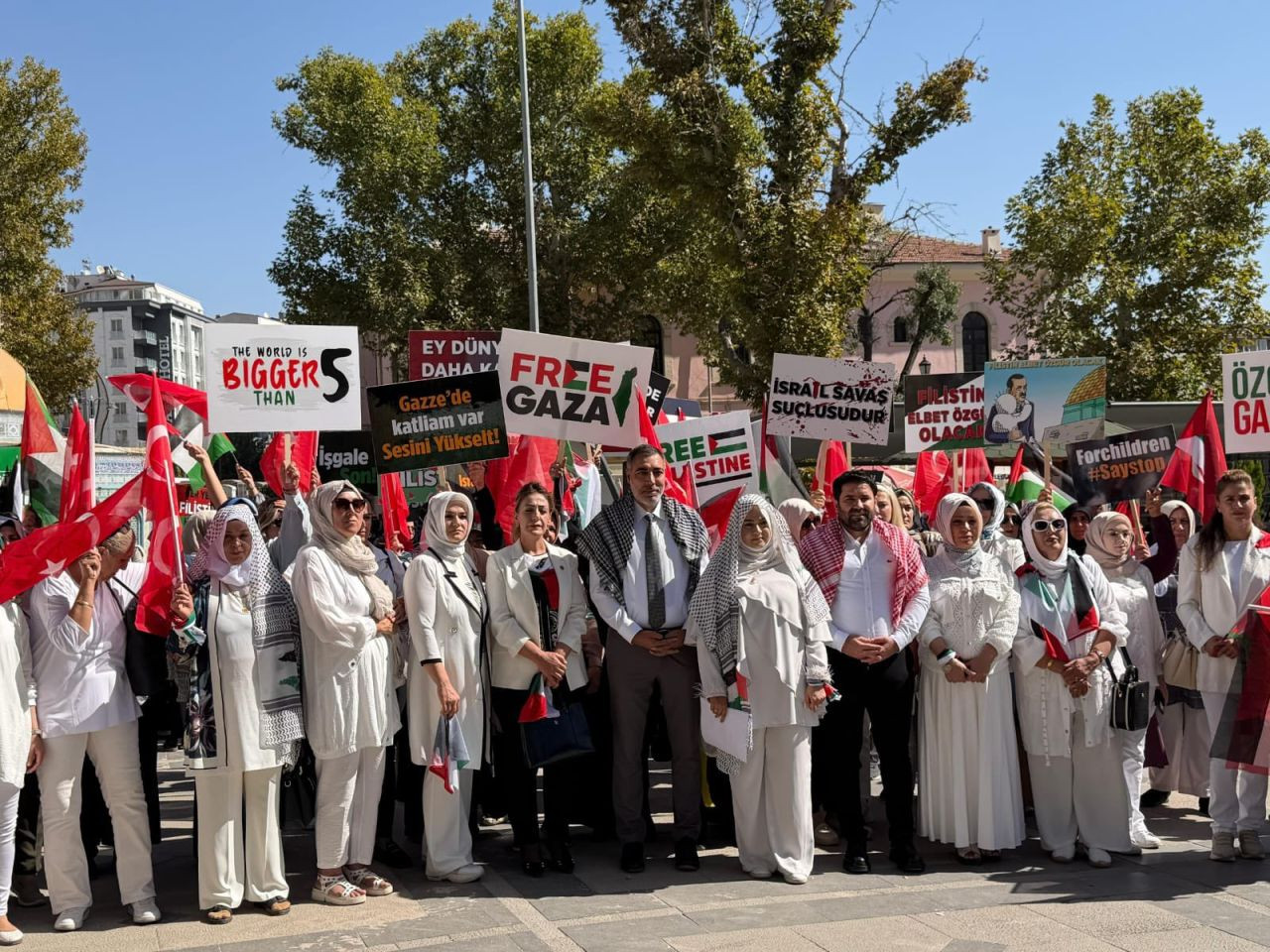 Binlerce kadın, Gazze’nin çığlığına ses oldu! Üsküdar’dan Harem’e uzanan “sessiz zincir” - Sayfa 5