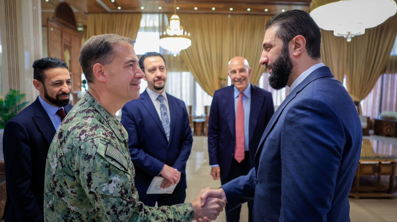 Şam’da kritik temas: Suriye Cumhurbaşkan Ahmed Şara, ABD’nin Suriye Özel Temsilcisi Tom Barrack ile görüştü! “Kapsamlı ateşkes” mutabakatı - Sayfa 4