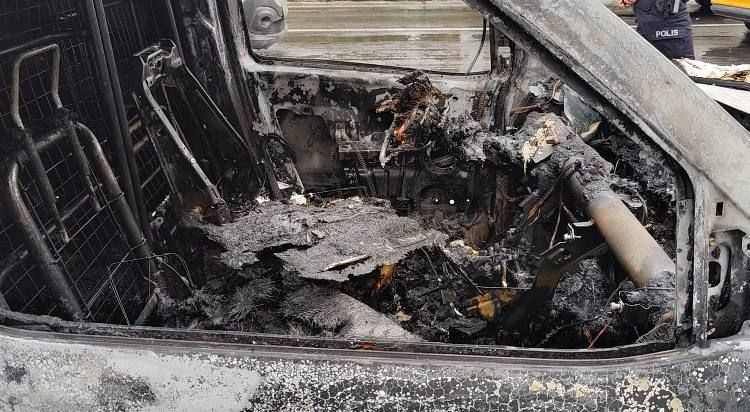 Bayrampaşa’da dehşet anları: Hafif ticari araç bir anda alev topuna döndü! - Sayfa 3