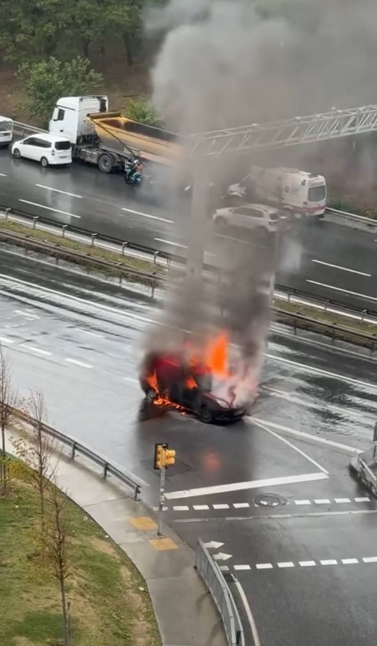Bayrampaşa’da dehşet anları: Hafif ticari araç bir anda alev topuna döndü! - Sayfa 2