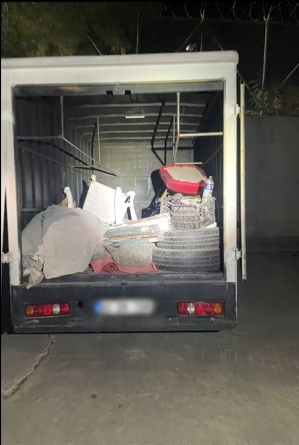 Film gibi kaçakçılık yöntemi! “Klima düzenekli” gizli bölmeden 11 göçmen çıktı - Sayfa 1