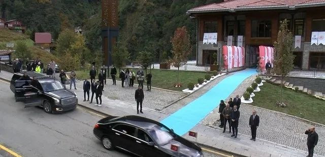 Cumhurbaşkanı Erdoğan memleketi Rize’de! Komşularıyla sohbet etti, Ayder’de incelemelerde bulundu - Sayfa 14