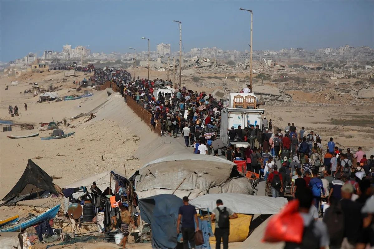 Gazze’de ateşkes sonrası büyük dönüş: Filistinliler Reşid Caddesi’nde umut yürüyüşünde! "Bir oda bile olsa kendi evimizde olmak en iyisi” - Sayfa 6