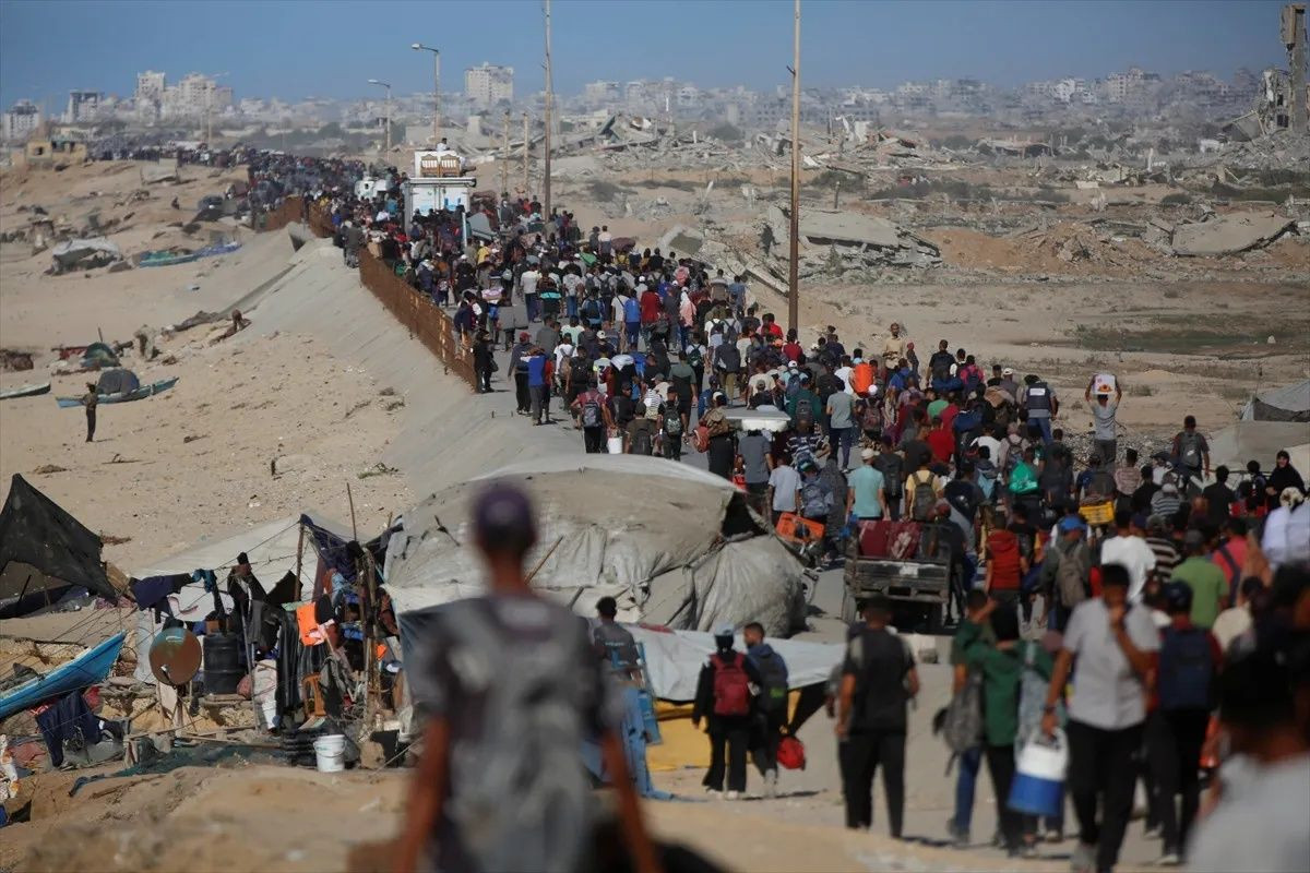 Gazze’de ateşkes sonrası büyük dönüş: Filistinliler Reşid Caddesi’nde umut yürüyüşünde! "Bir oda bile olsa kendi evimizde olmak en iyisi” - Sayfa 5
