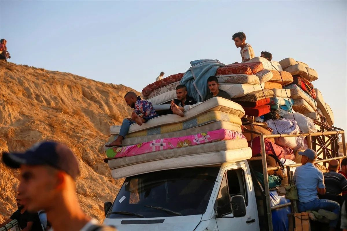 Gazze’de ateşkes sonrası büyük dönüş: Filistinliler Reşid Caddesi’nde umut yürüyüşünde! "Bir oda bile olsa kendi evimizde olmak en iyisi” - Sayfa 15