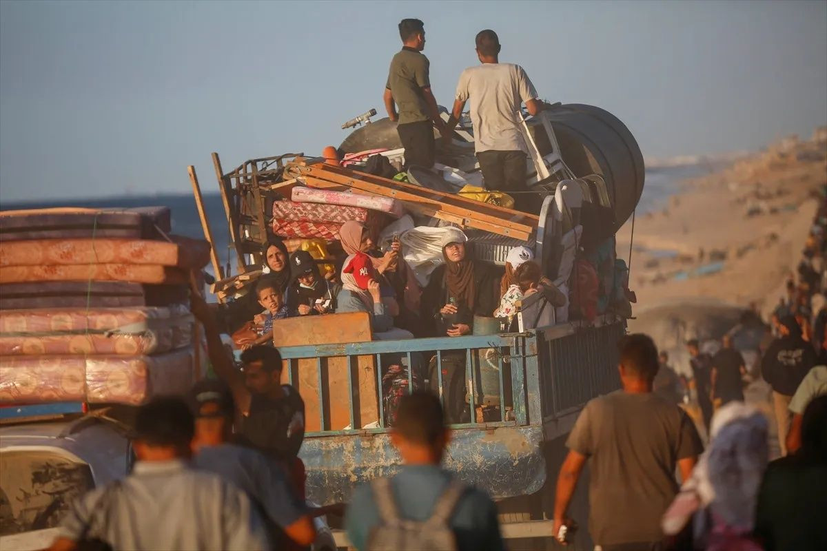 Gazze’de ateşkes sonrası büyük dönüş: Filistinliler Reşid Caddesi’nde umut yürüyüşünde! "Bir oda bile olsa kendi evimizde olmak en iyisi” - Sayfa 9