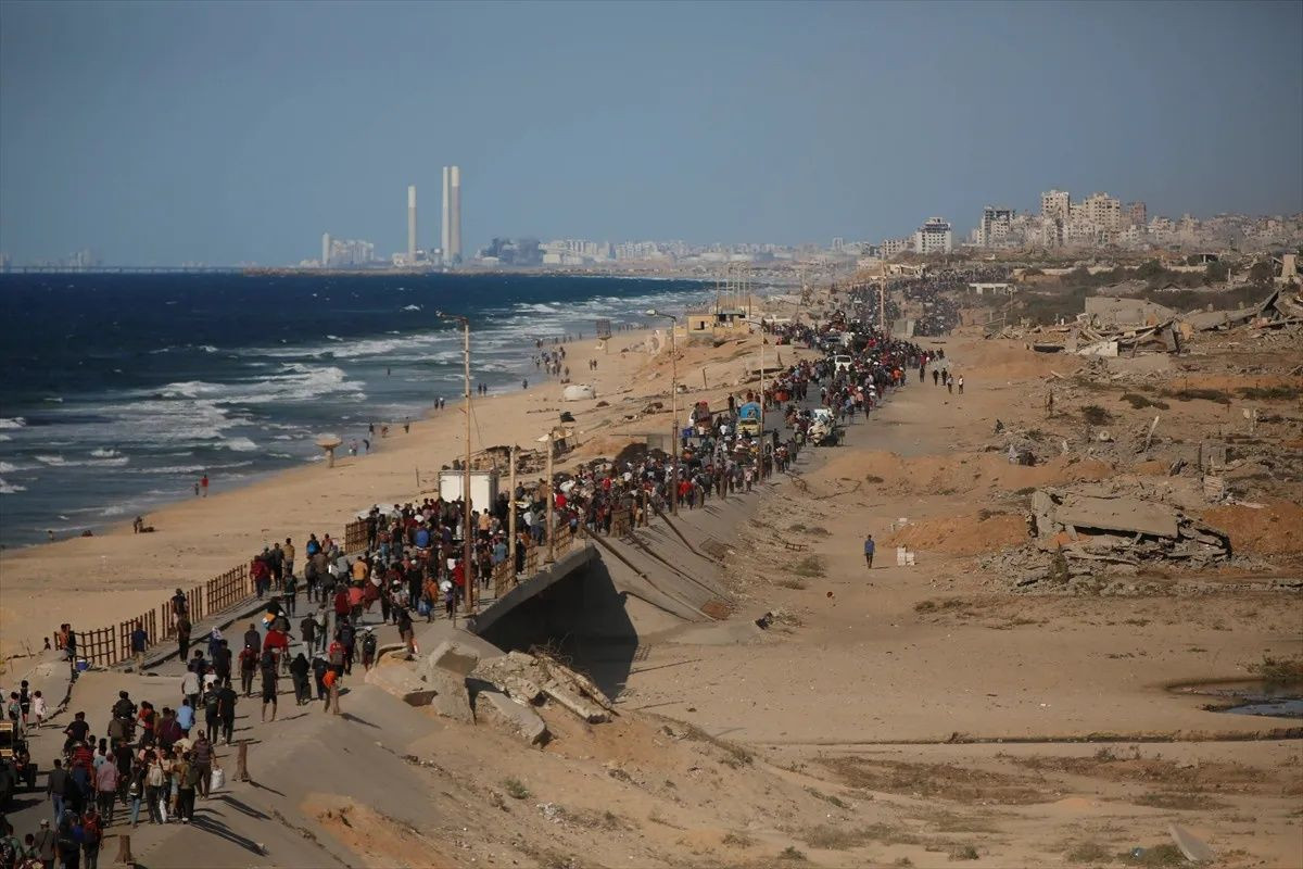 Gazze’de ateşkes sonrası büyük dönüş: Filistinliler Reşid Caddesi’nde umut yürüyüşünde! "Bir oda bile olsa kendi evimizde olmak en iyisi” - Sayfa 11