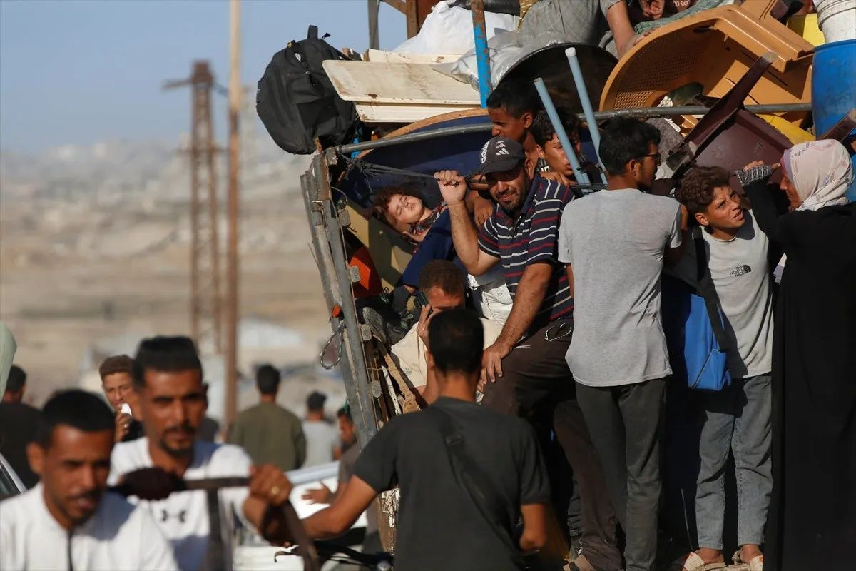 Gazze’de ateşkes sonrası büyük dönüş: Filistinliler Reşid Caddesi’nde umut yürüyüşünde! "Bir oda bile olsa kendi evimizde olmak en iyisi” - Sayfa 4