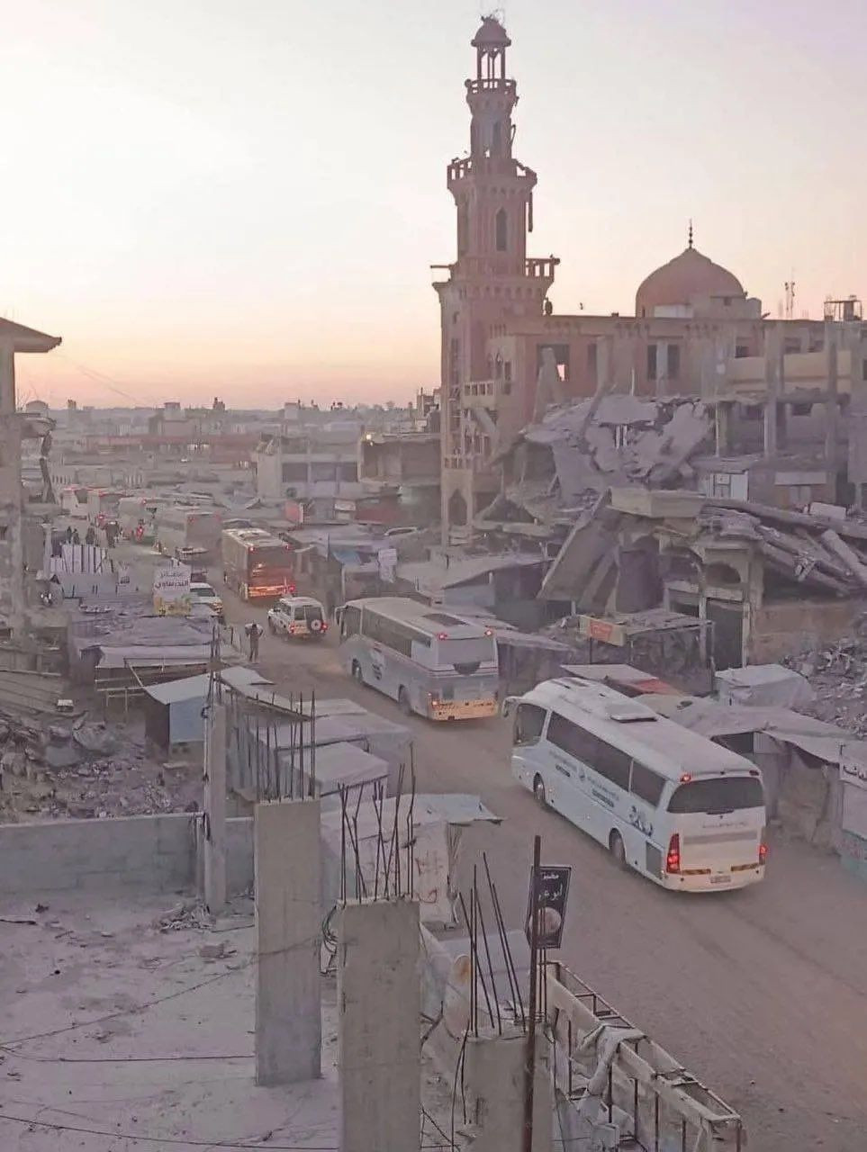 Tarihi takas başladı! Hamas teslim etti, İsrail hazırlıkta: 20 İsrailli rehineye karşı 1700 Filistinli rehine serbest bırakılacak - Sayfa 2