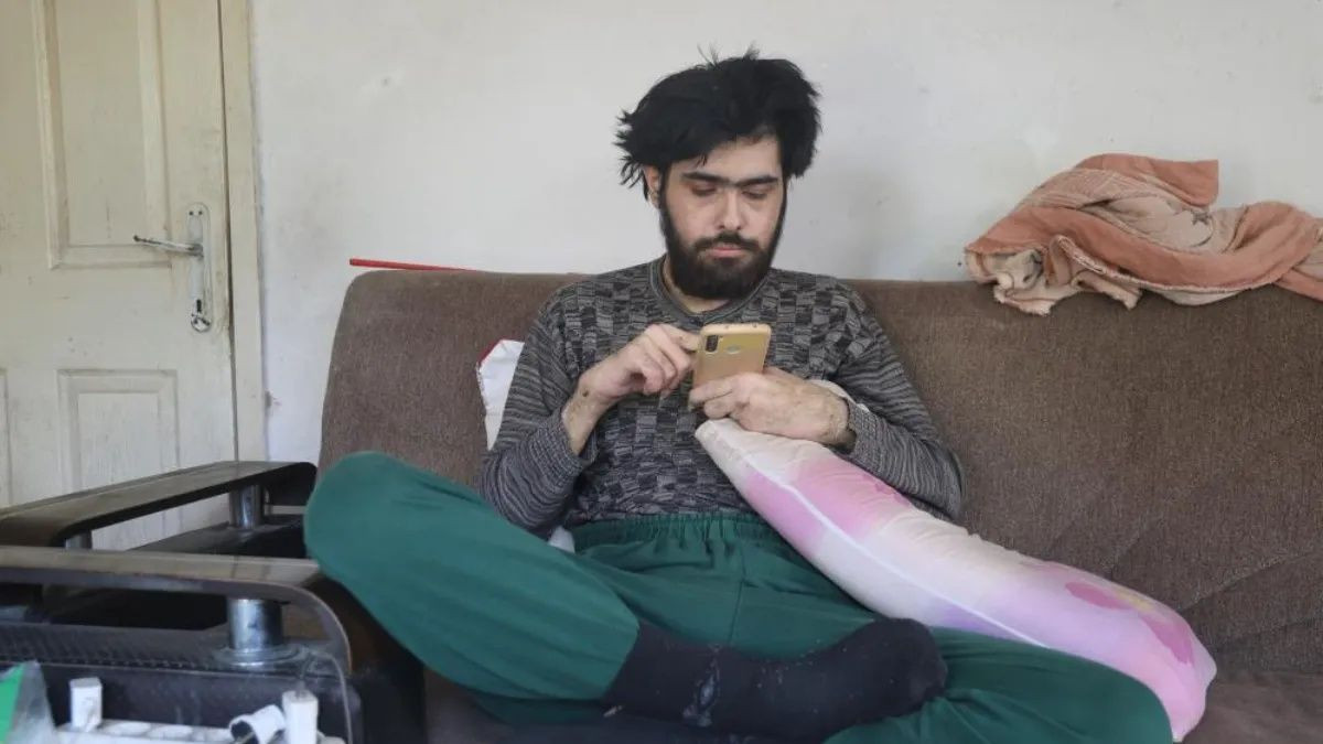 “Oğlum üç yıldır banyo yapmıyor” Telefon bağımlısı gencin annesinden yardım çağrısı! "Sürekli elinde telefon var" - Sayfa 5