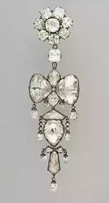 Louvre Müzesi soygunu nasıl gerçekleşti? Güpegündüz merdiven dayayıp görevli kılığında içeri girdiler! İşte 7 dakikalık şok soygunda çalınan paha biçilemez mücevherler - Sayfa 7