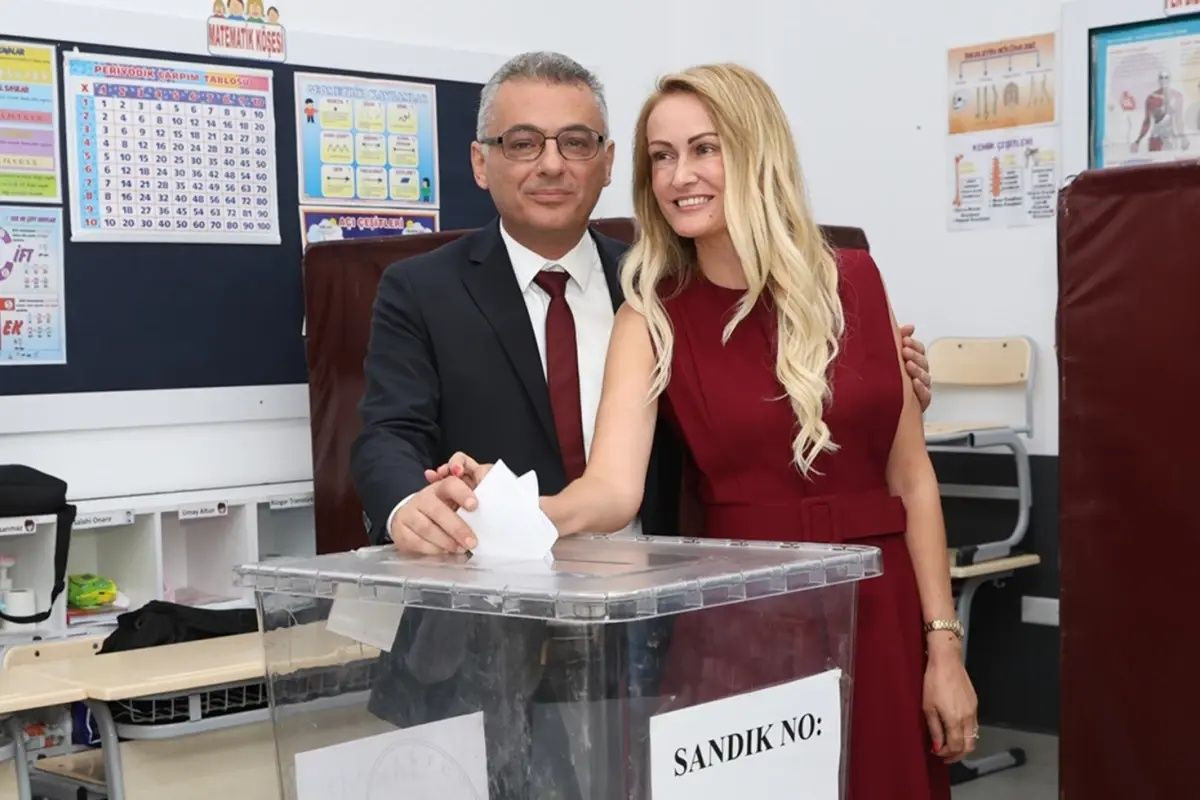 KKTC’de Tatar kaybetti, Atina bayram etti! KKTC’de federasyon yanlısı aday Erhürman'ın kazanması Yunan ve Rum basınını sevince boğdu! - Sayfa 1