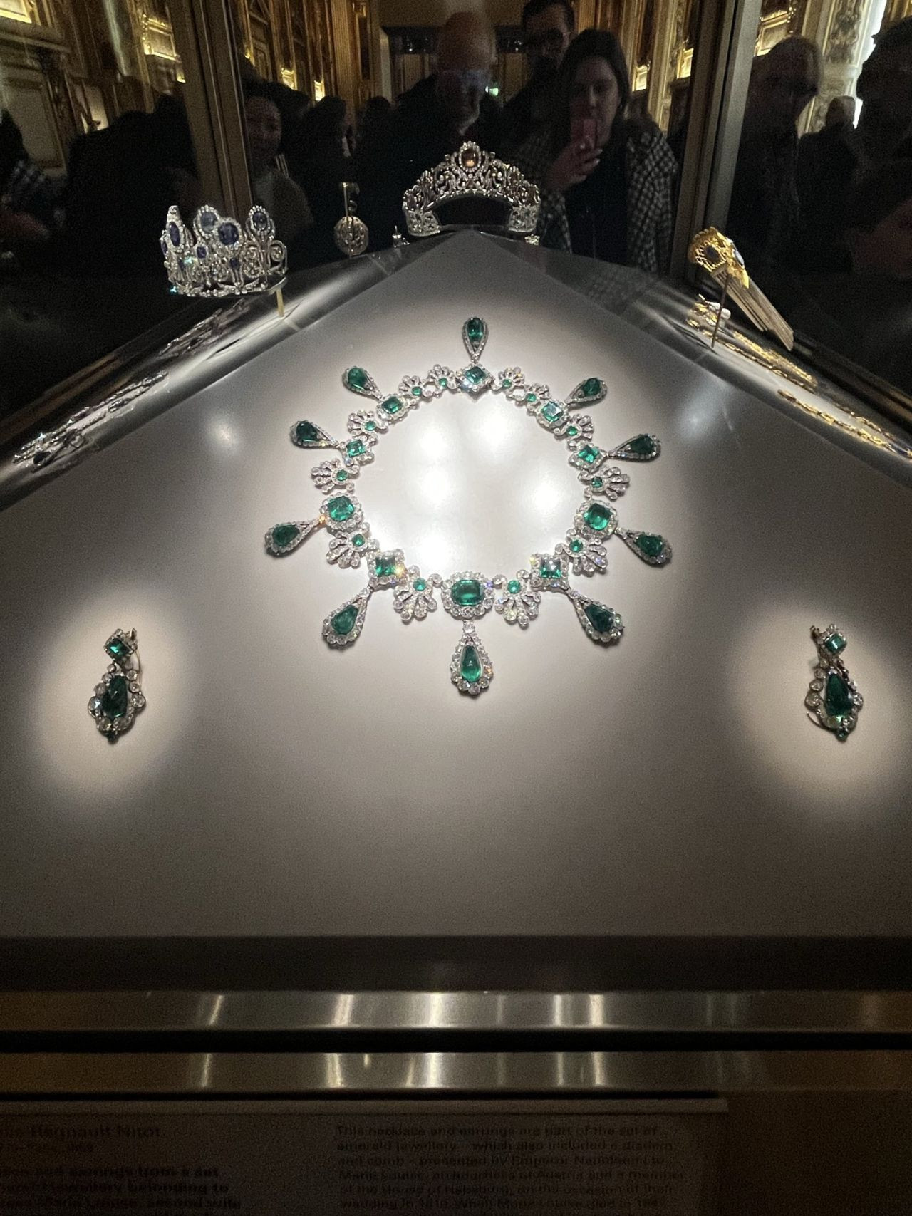 Louvre Müzesi soygunu nasıl gerçekleşti? Güpegündüz merdiven dayayıp görevli kılığında içeri girdiler! İşte 7 dakikalık şok soygunda çalınan paha biçilemez mücevherler - Sayfa 11