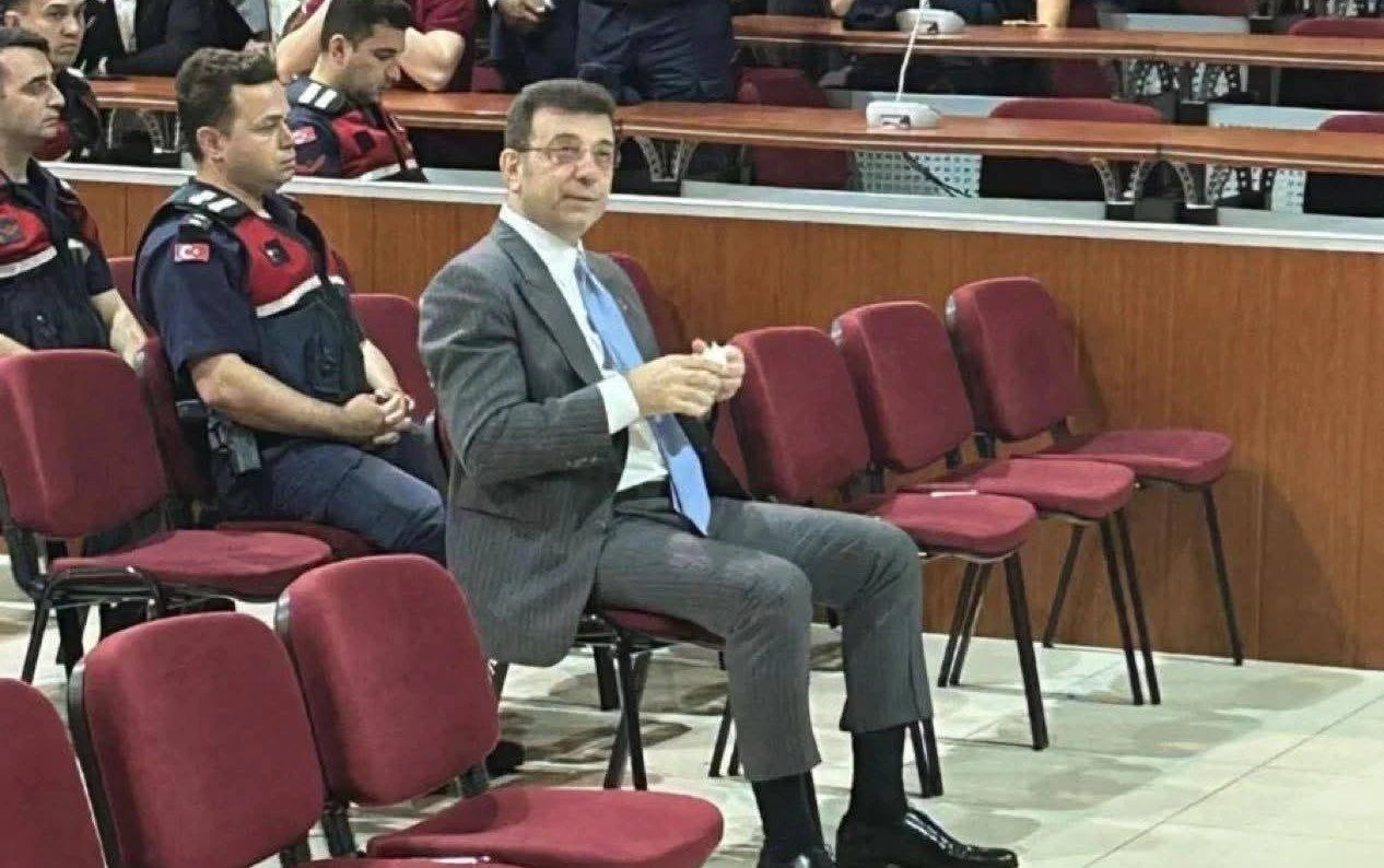 İmamoğlu diplomada sahtecilik davasında yine şov peşinde! CHP’liler barikat yıktı, İmamoğlu duruşmadan kaçtı! - Sayfa 6