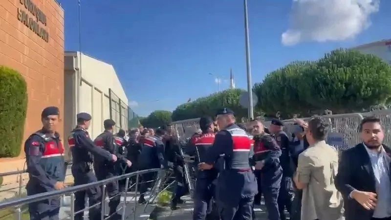 İmamoğlu diplomada sahtecilik davasında yine şov peşinde! CHP’liler barikat yıktı, İmamoğlu duruşmadan kaçtı! - Sayfa 3