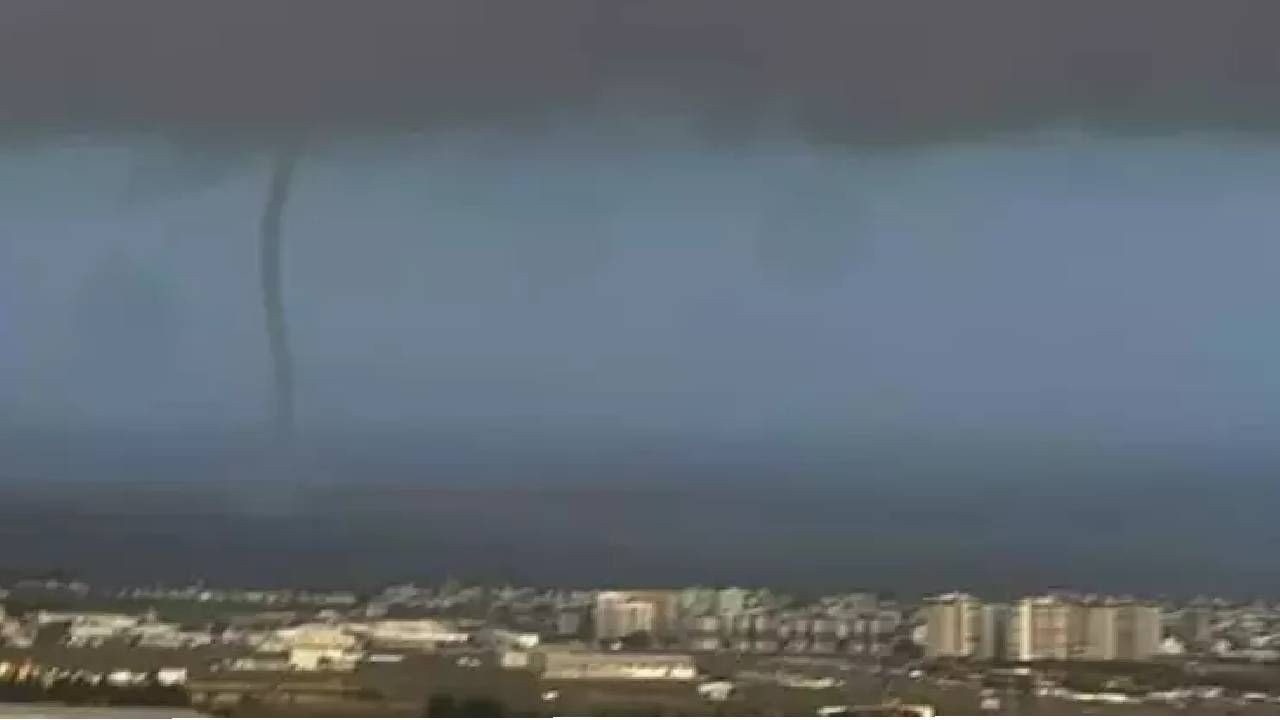 Hatay’da sel ve hortum kabusu! Toprakkale-İskenderun otoyolu kapandı, caddeler göle döndü - Sayfa 3