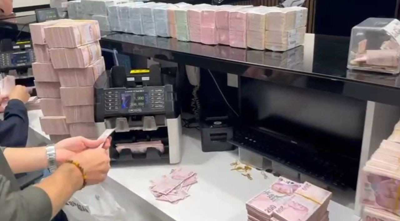 Laleli’deki 5 milyarlık kara para operasyonu İBB'ye uzandı! İmamoğlu’nun koruma müdürü ve para kuryeleriyle yoğun telefon trafiği... - Sayfa 9