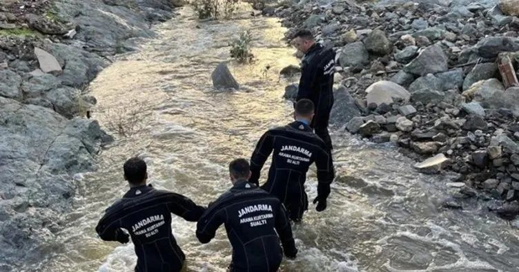 Foça’da sel felaketi! Metrekareye 155 kilo yağmur düştü, deniz taşkınla birleşti: 70 yaşındaki Bülent Kaptanoğlu aranıyor! Arabası bulundu... - Sayfa 2