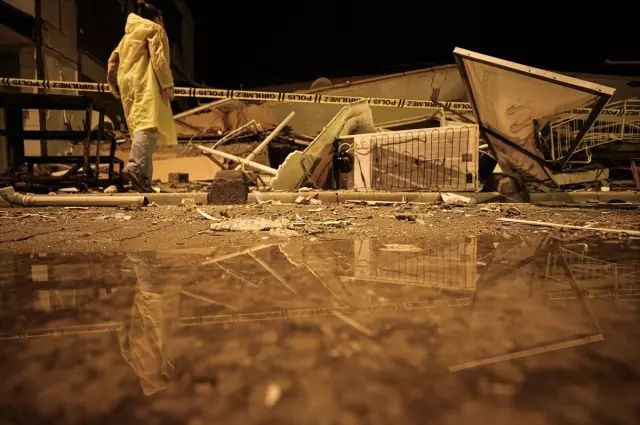 Balıkesir'de kabus gibi gece! 6.1'lik depremin hasarı gün ağarınca ortaya çıktı! İşte yıkım görüntüleri... - Sayfa 16
