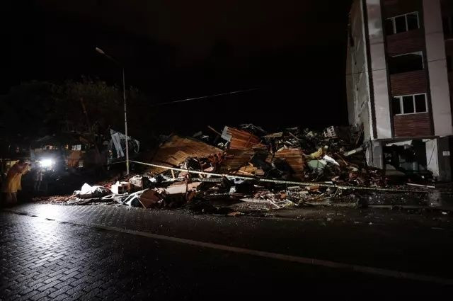 Balıkesir'de kabus gibi gece! 6.1'lik depremin hasarı gün ağarınca ortaya çıktı! İşte yıkım görüntüleri... - Sayfa 13