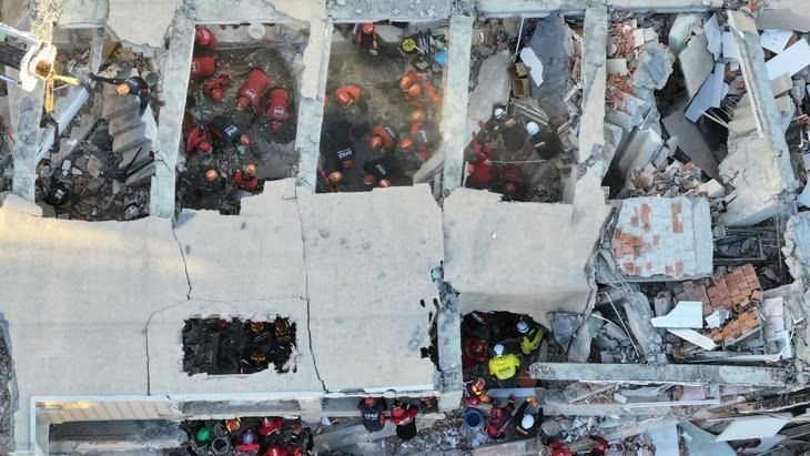 Kocaeli'de kabus günü! Yıkılma anına şahitlik eden mahalle sakini dehşet anlarını anlattı - Sayfa 6