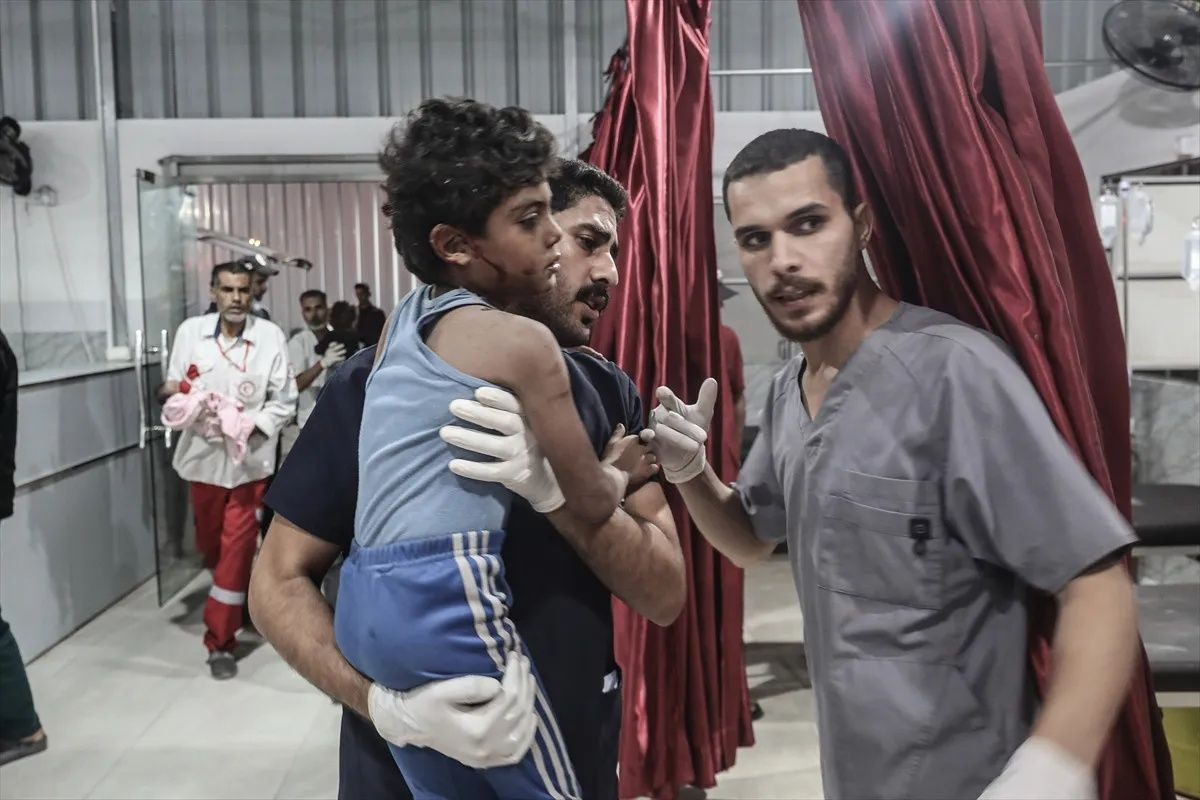 Hastane, barınak, sivil araç… İsrail ateşkesi bozdu yine masumları vurdu! Gazze’de 24’ü çocuk 63 Filistinli hayatını kaybetti - Sayfa 12