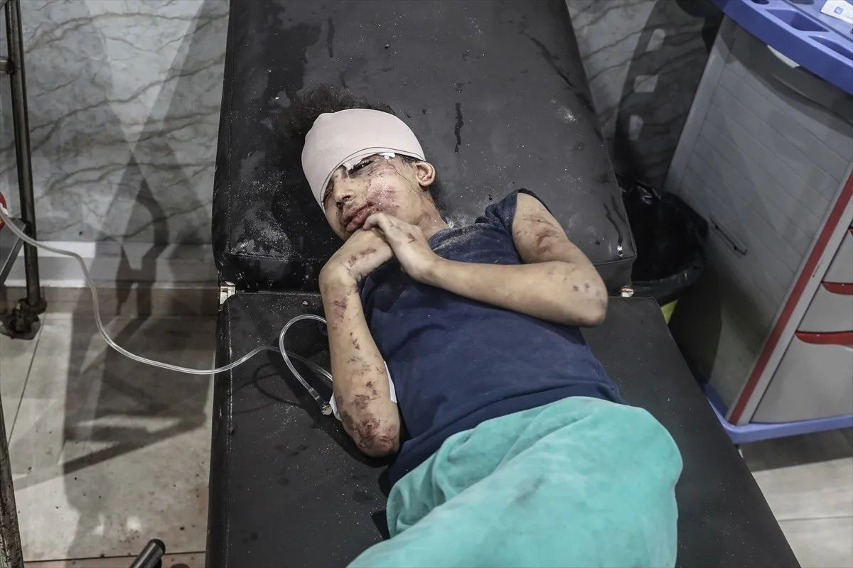 Hastane, barınak, sivil araç… İsrail ateşkesi bozdu yine masumları vurdu! Gazze’de 24’ü çocuk 63 Filistinli hayatını kaybetti - Sayfa 3